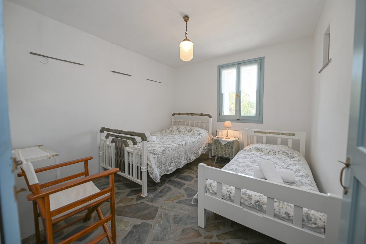 Δωμάτιο με δύο μονά στο Astraea Seaview House, Τήνος